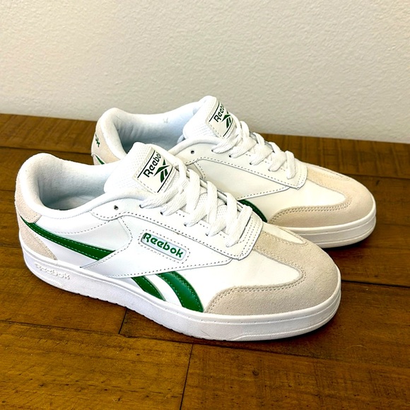 Women’s size 7.5 Reebok Classic White & green - Picture 1 of 7